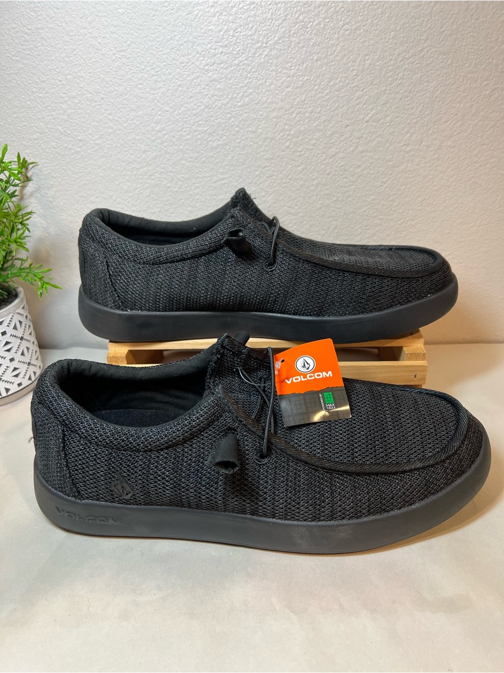 NWT Volcom “Chill” Men’s Black Woven Canvas Soft-Toe Slip-On Loafer Work Shoes